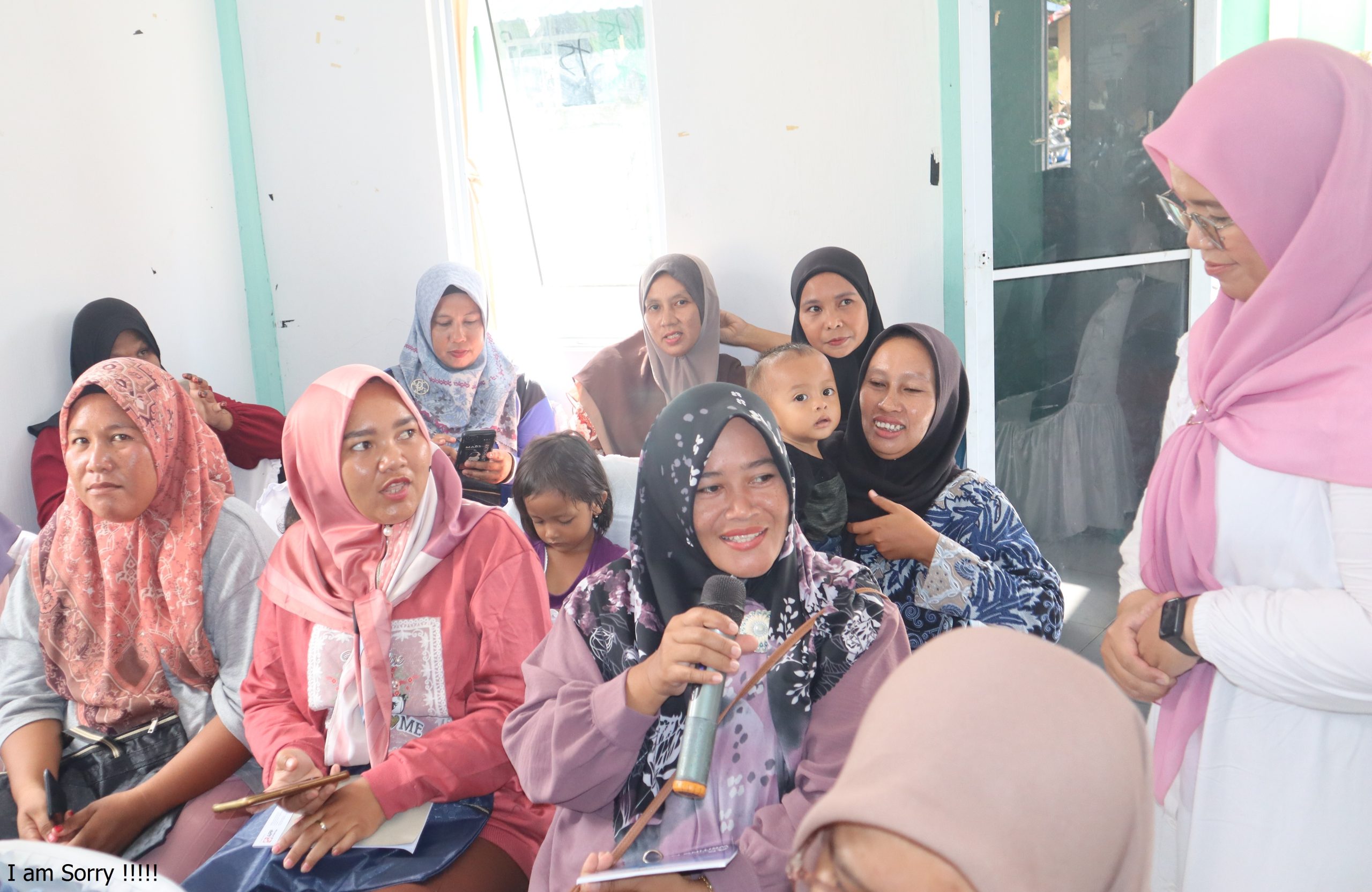 Sosialisasi Kader Posyandu Kelurahan Parit Benut diikuti 52 peserta